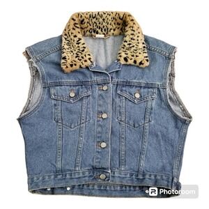 painted pony Womens Vintage denim vest with faux fur collar Size S